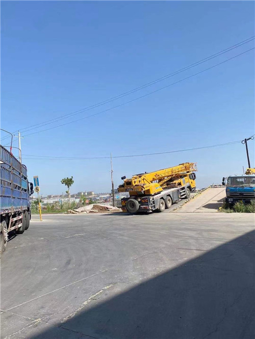 镇宁25吨吊车的租赁价格大概是多少？