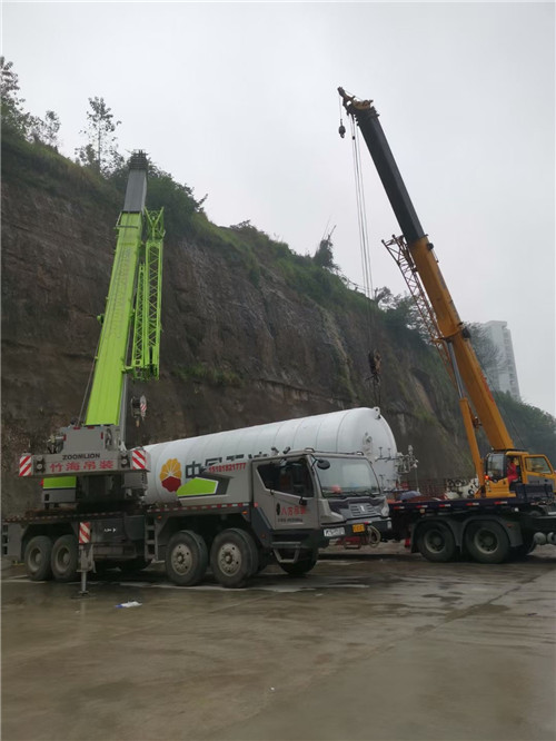 镇宁“不怕风雨冻”—— 吊车的 “恶劣环境适应” 技术